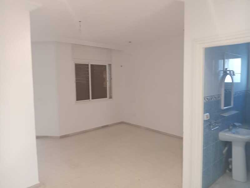 Etage de villa S+3 à La Marsa